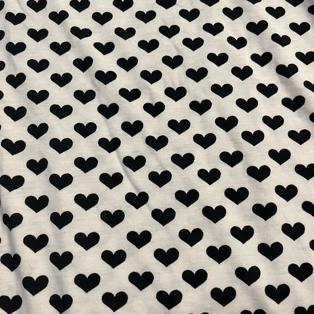 White black, hearts, tunic top. Euc 🖤